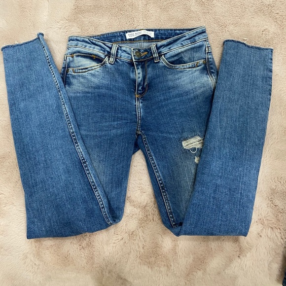 Zara Basics Low Rise Ripped Jeans - Picture 2 of 9